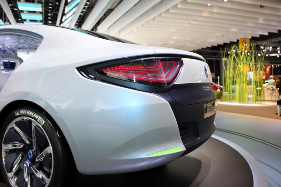  Renault Fluence Z.E. Concept 2009 года  (фото 7 из 103)